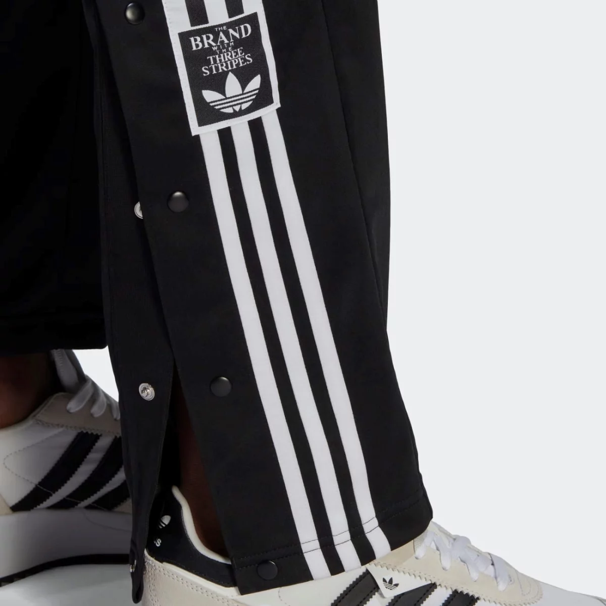 hn6098_6_apparel_on-model_detail-view-1_grey-huge-6657930d33e69