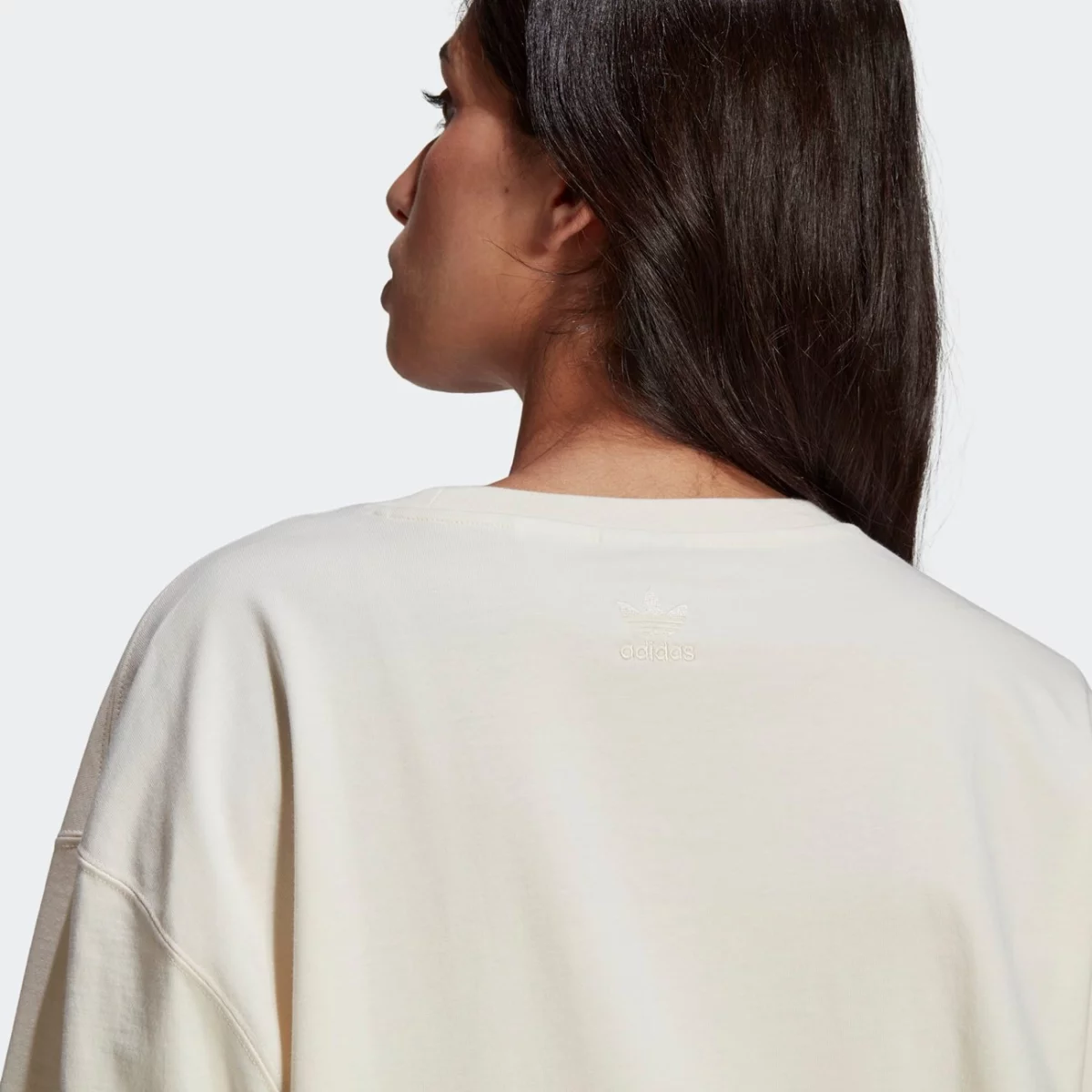 gp3497_app_on-model_detail-2_gradient-huge-6657546d0501f