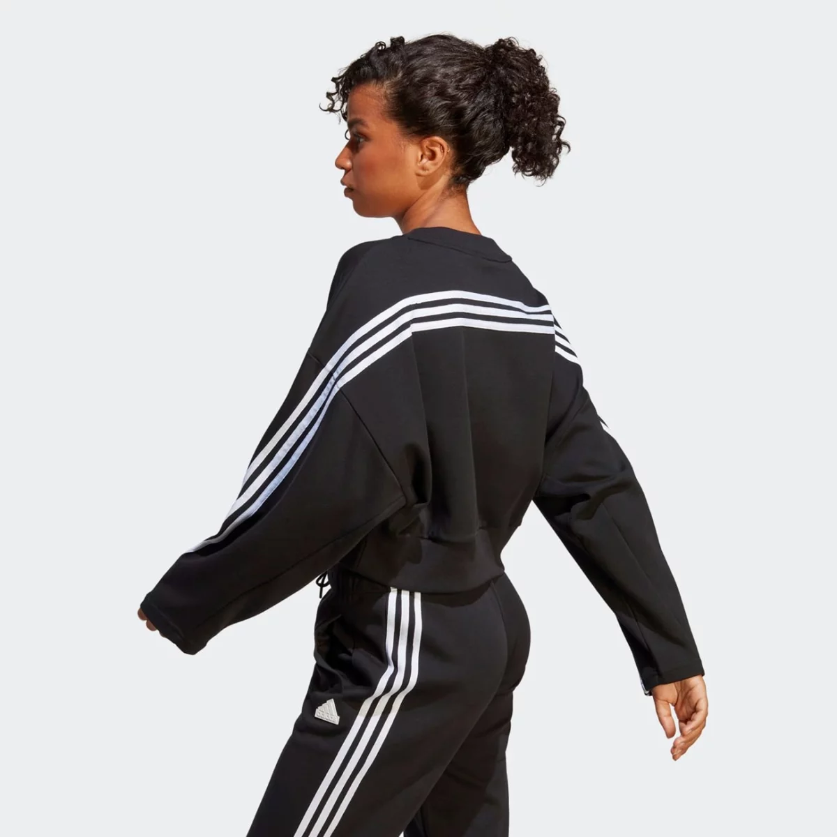 ib8494_6_apparel_on-model_side-view_grey-huge-6657a0125629d