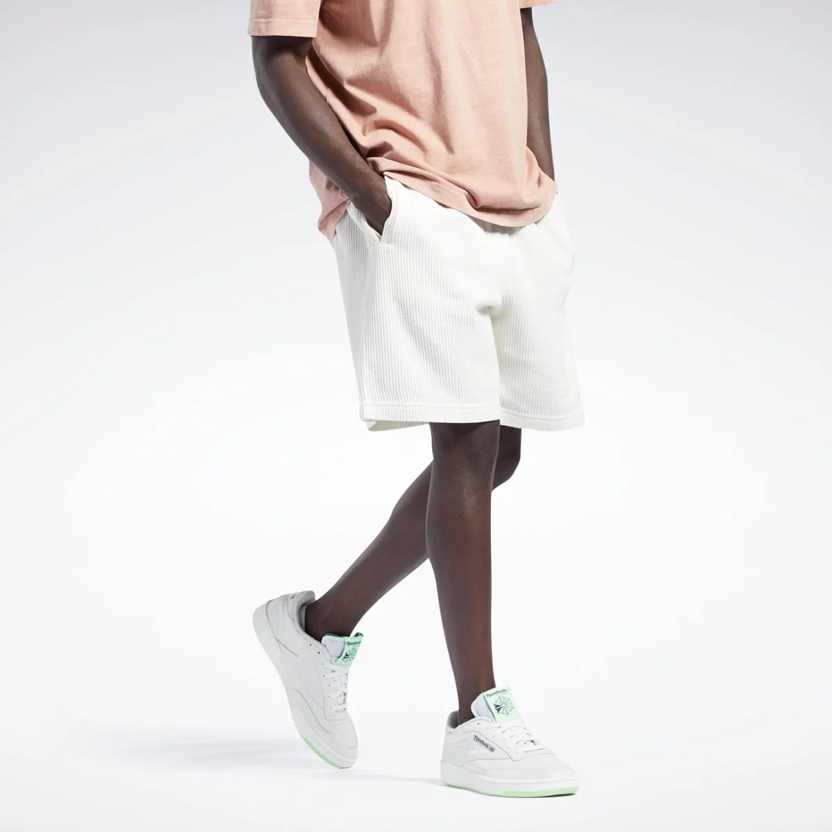 h54438_app_on-model_standard_gradient-huge-6657776708fe3