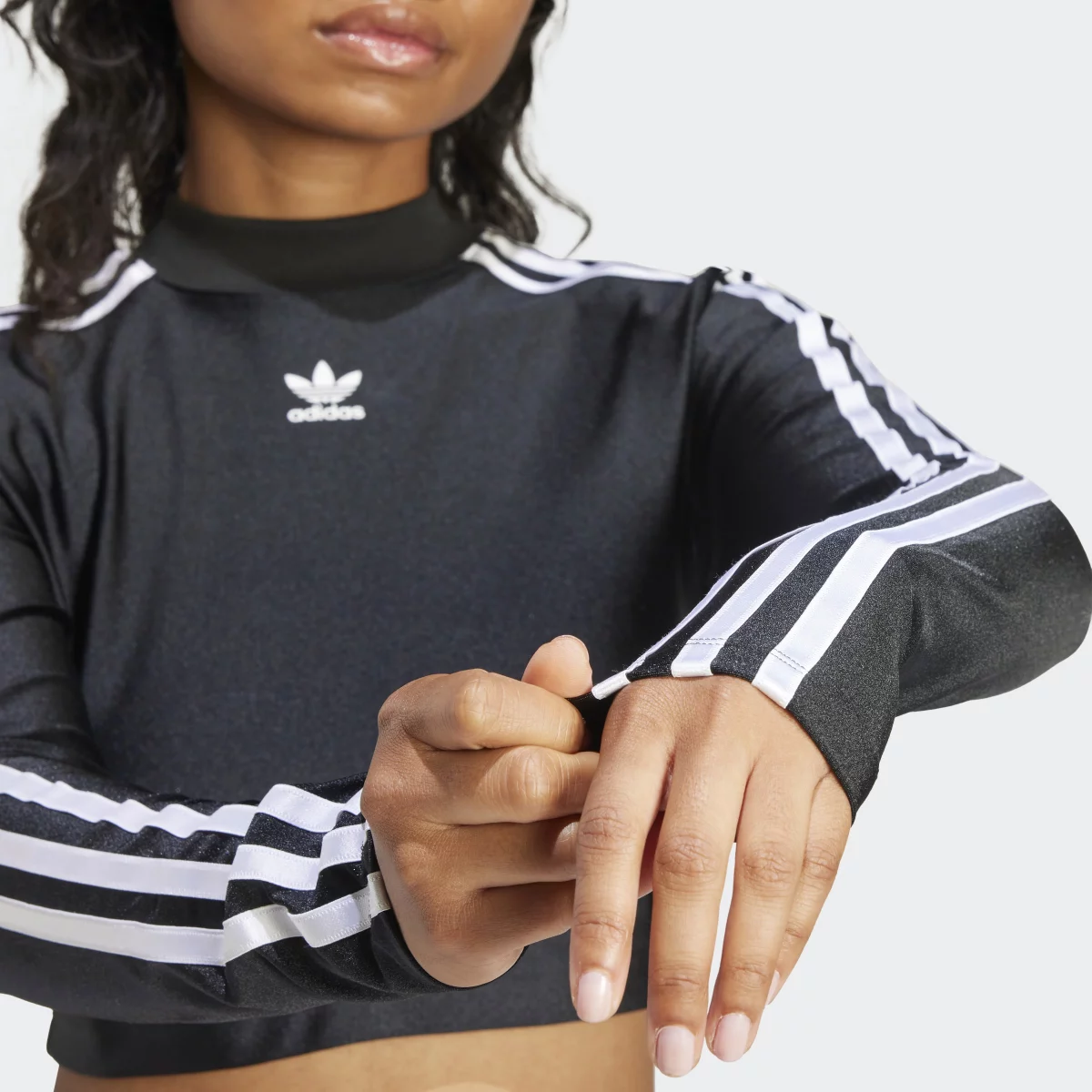 67402761e0b52IU2428_8_APPAREL_On_Model_Detail_View_2_grey
