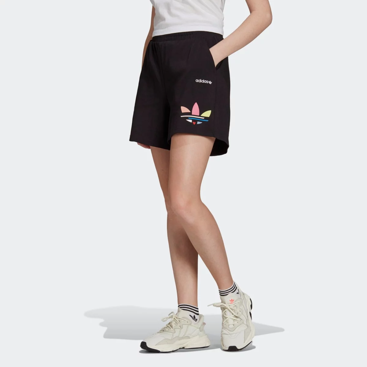 h22849_app_on-model_standard_gradient-huge-66576231782cc