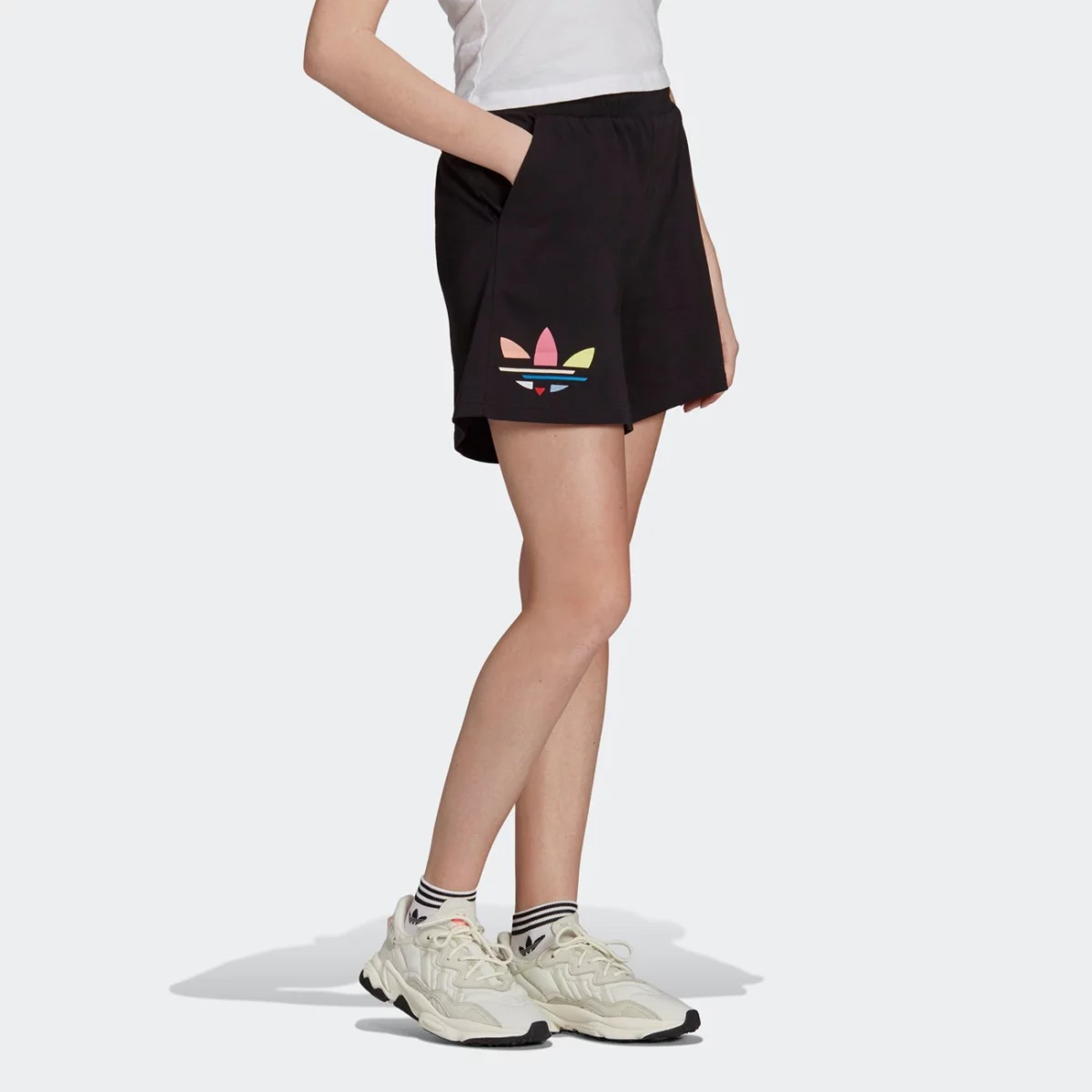 h22849_app_on-model_walking_gradient-huge-665762342d89b