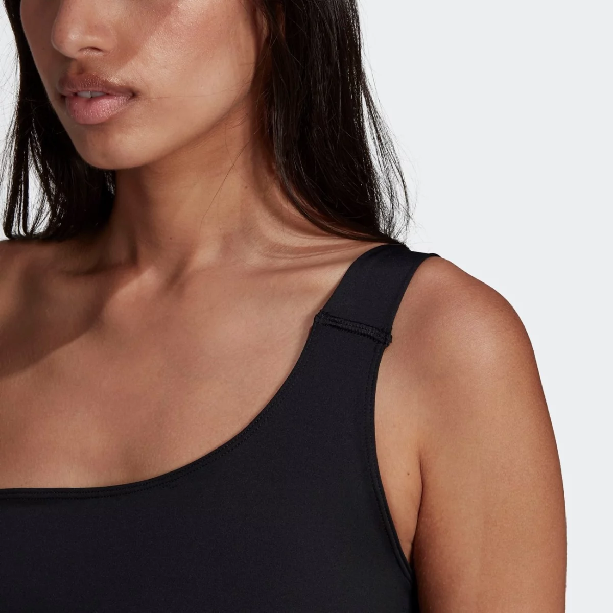 gn2832_app_on-model_detail-1_gradient-huge-665755795ea33