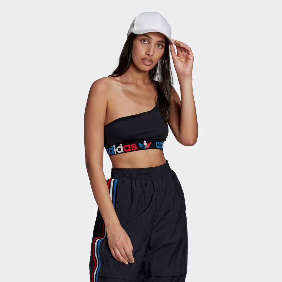gn2832_app_on-model_walking_gradient-huge-66575577ad831