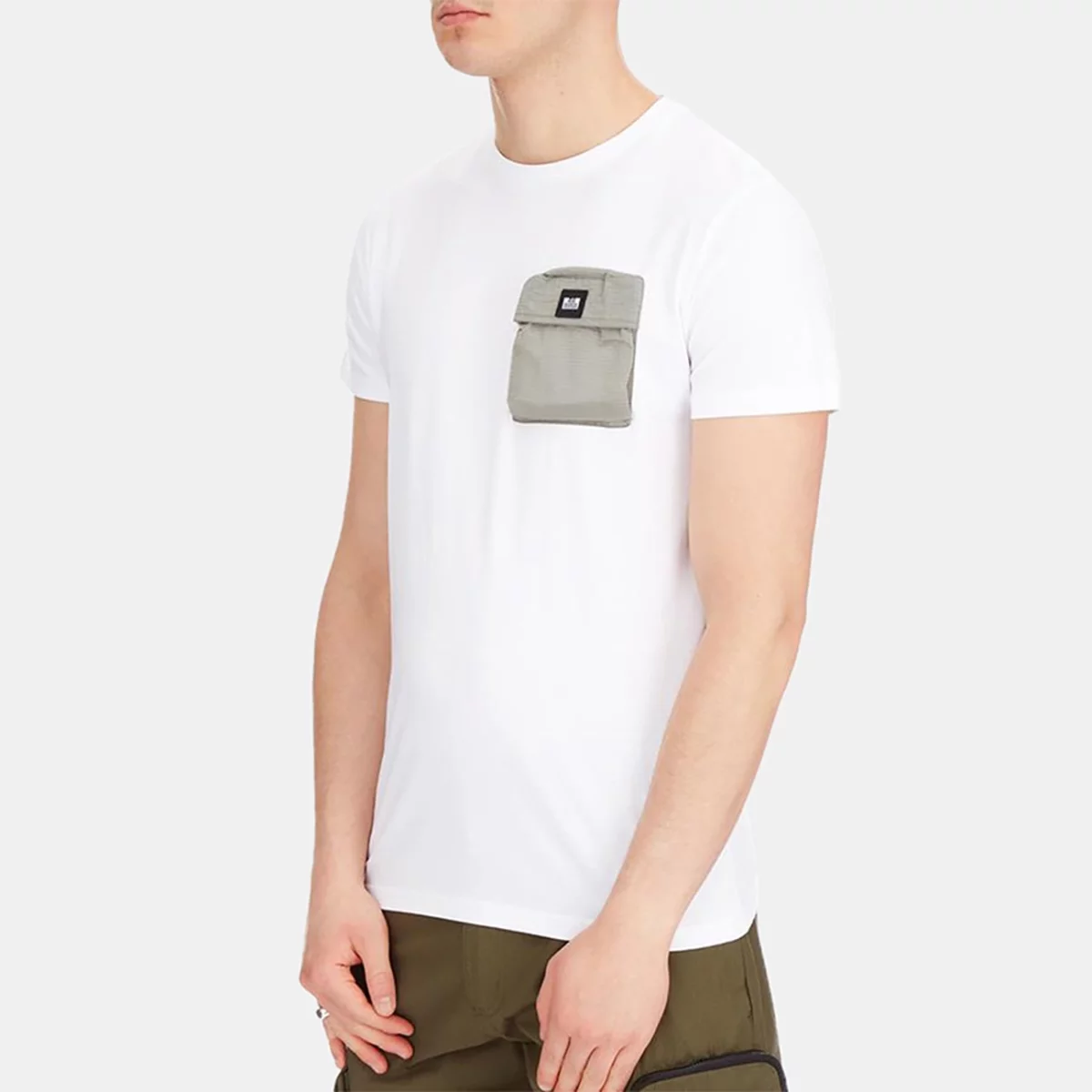 ss21_tsss21_04_tangalle_white_model_angle_900x-huge-6657602487adf