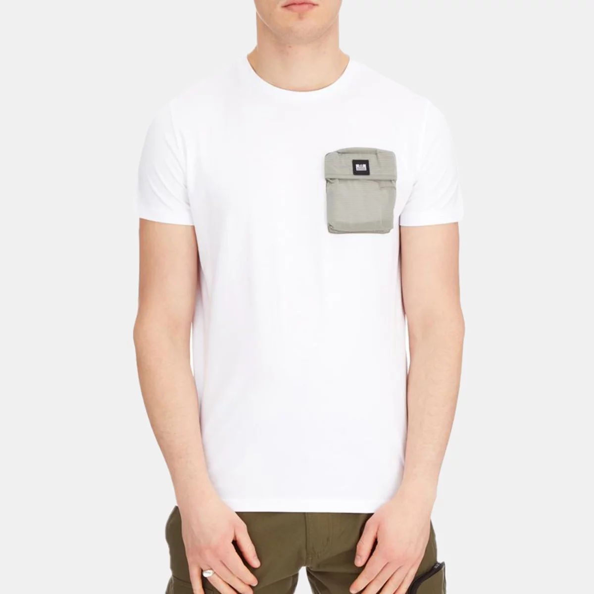 ss21_tsss21_04_tangalle_white_model_front_900x-huge-66576022e7ab9
