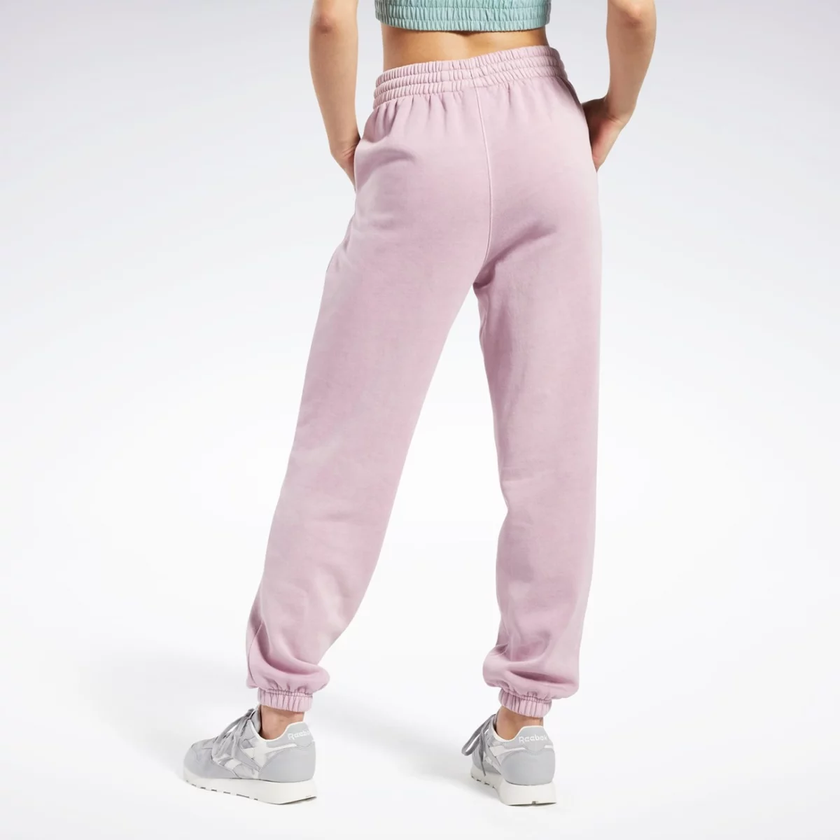 hk4953_4_apparel_on-model_back-view_grey-huge-665791f8bedd6