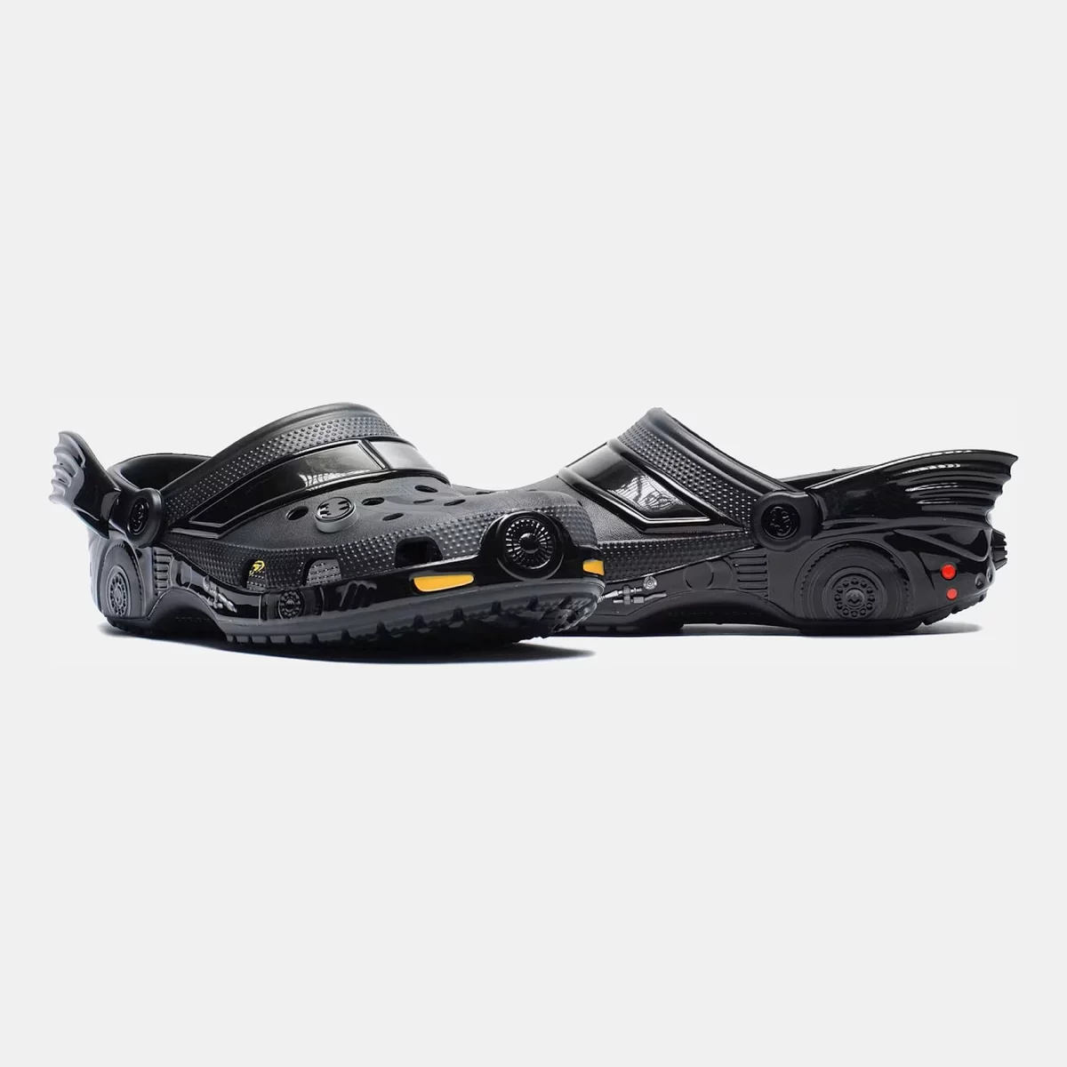 671a3f509eab3Batman_Batmobile_x_Crocs_Classic_Clog_Foto_3