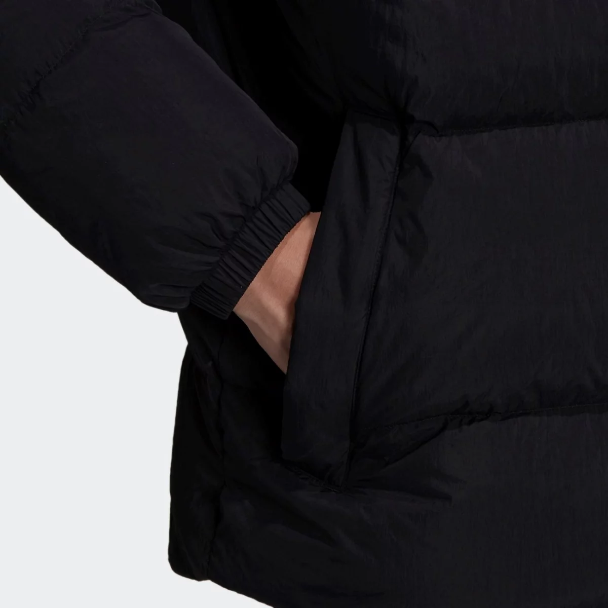 h13564_app_on-model_detail-2_gradient-huge-665761eb01bec
