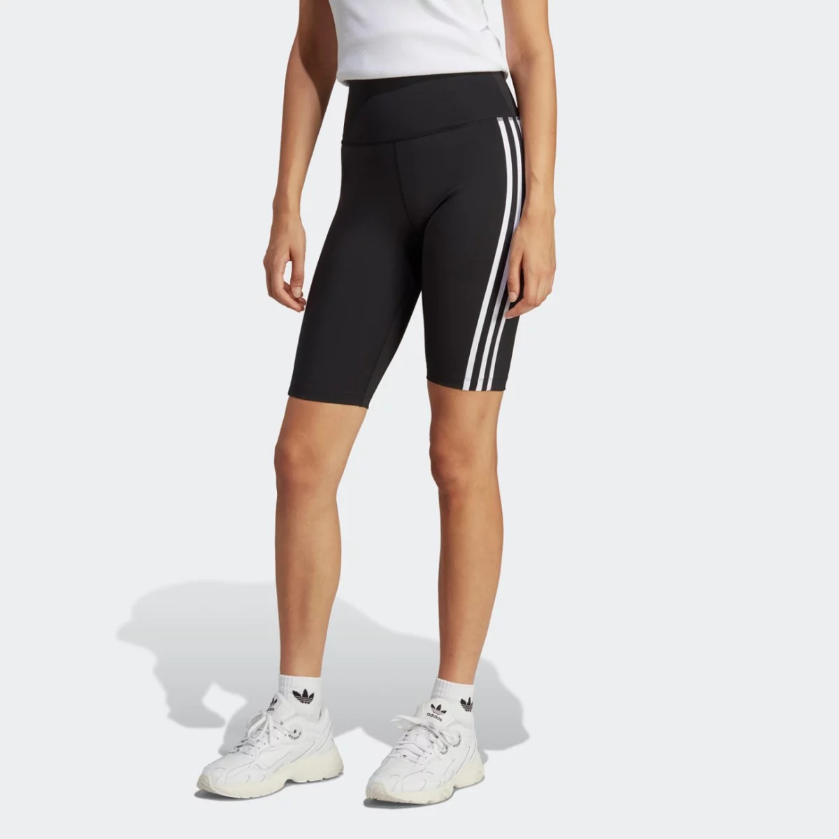ib7414_3_apparel_on-model_standard-view_grey-huge-66579feb6d941