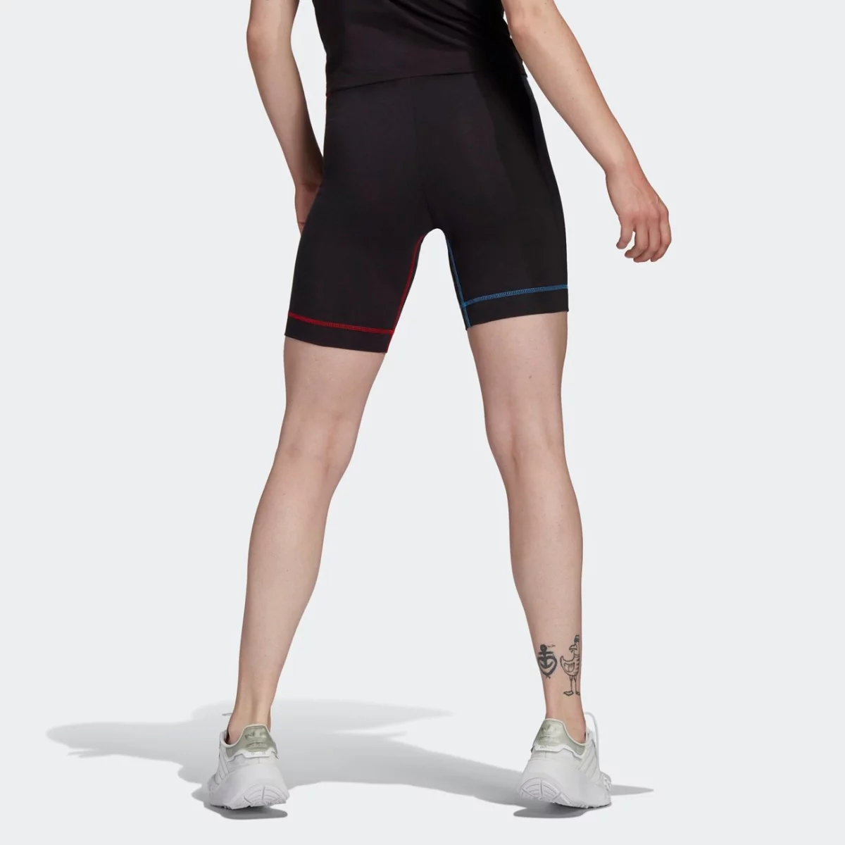 gn2877_app_on-model_back_gradient-huge-66575544078ba