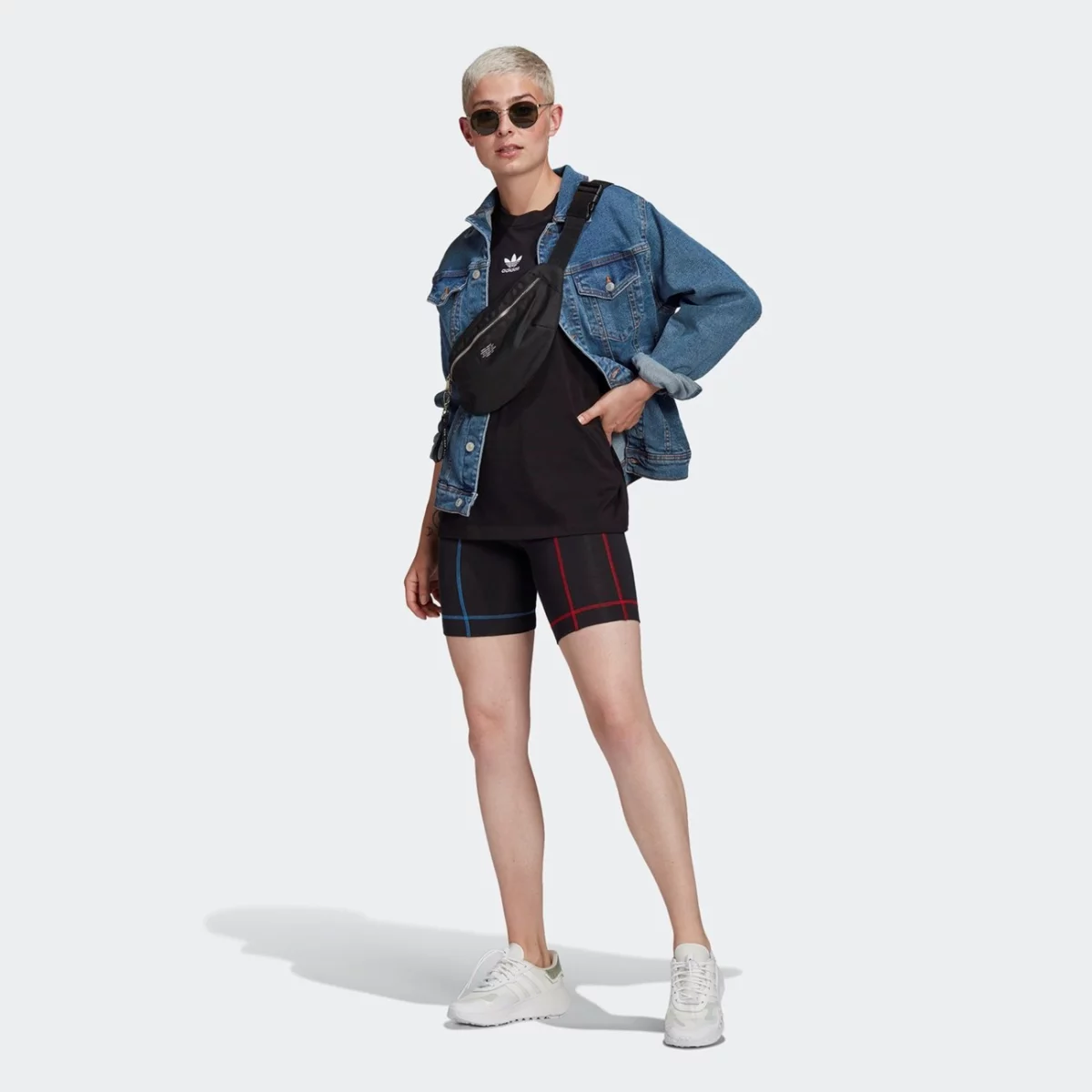 gn2877_app_on-model_walking_gradient-huge-66575548442b8