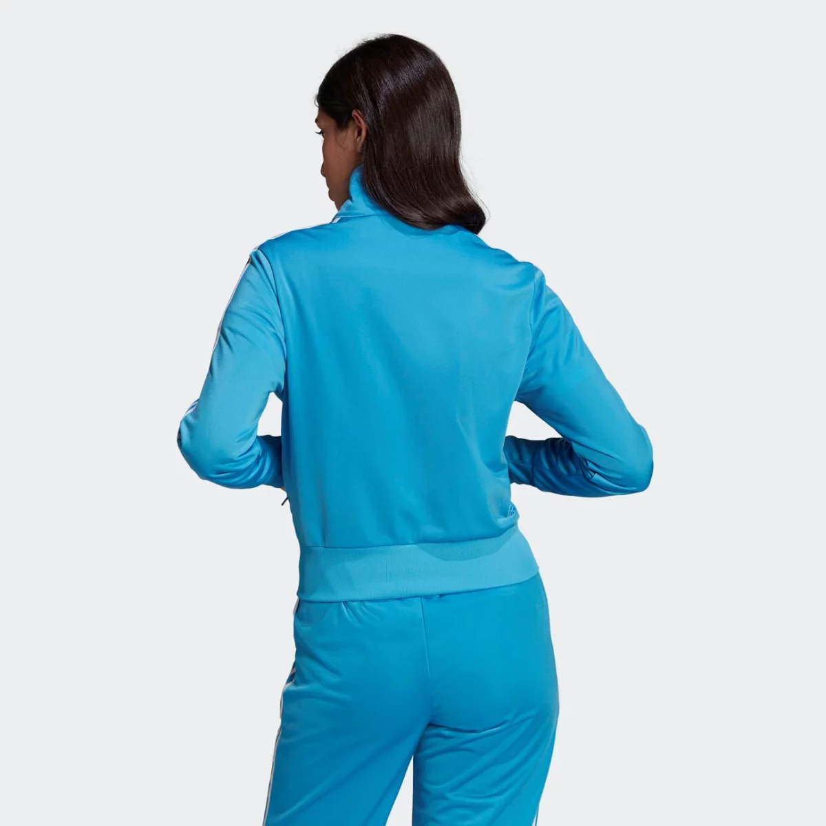 he9526_app_on-model_back_gradient-huge-6657755eab13e