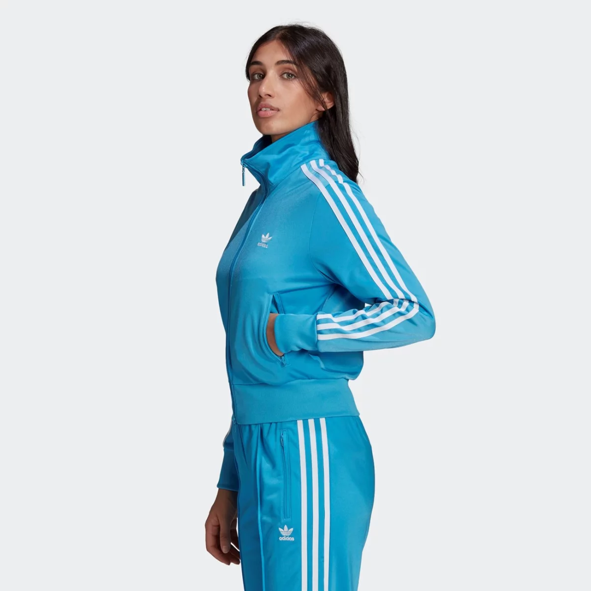 he9526_app_on-model_side_gradient-huge-6657756303e35