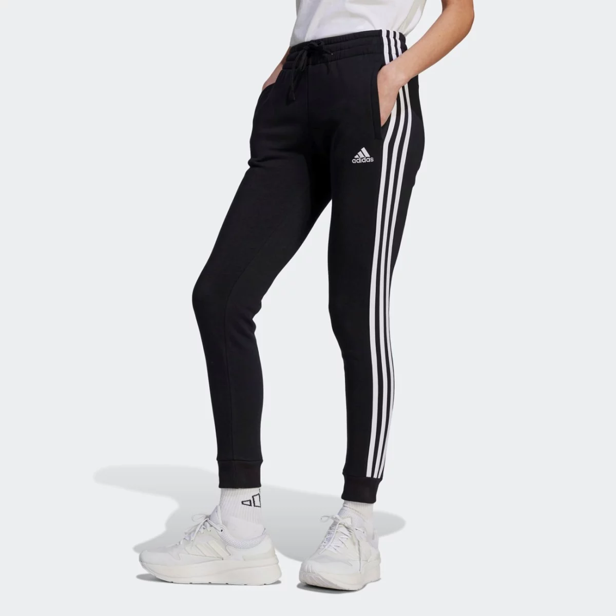 hz5753_3_apparel_on-model_standard-view_grey-huge-6657a633114dc