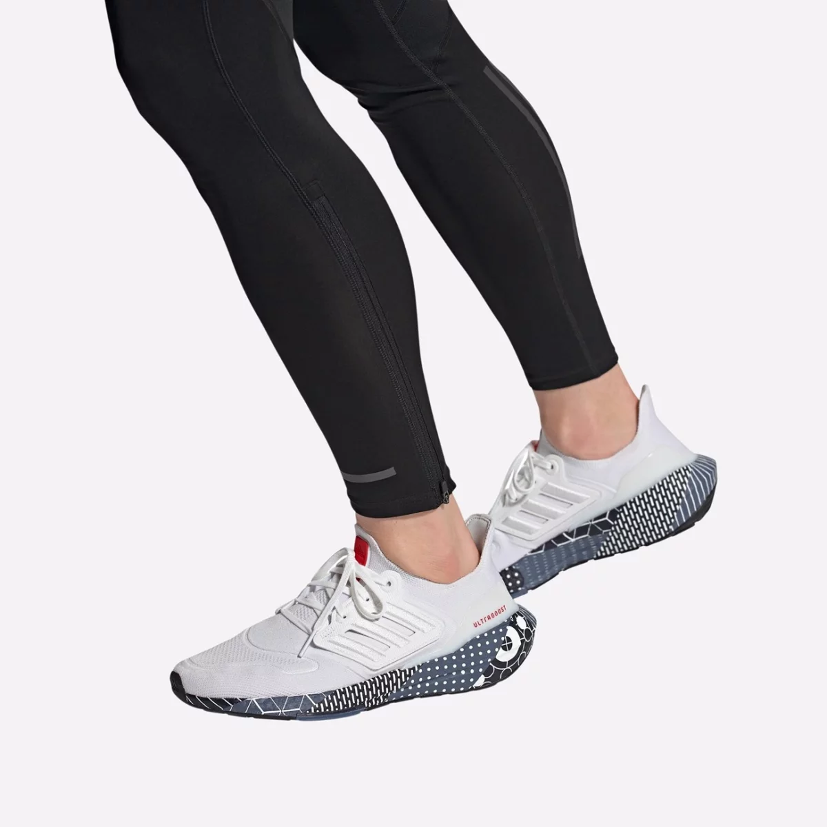 gw6912_11_footwear_on-model_front-view_transparent-huge-66581fb2e3d0b
