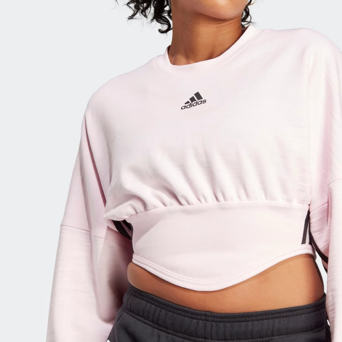 im2600_7_apparel_on-model_detail-view-1_grey-huge-6657a6d4b2304