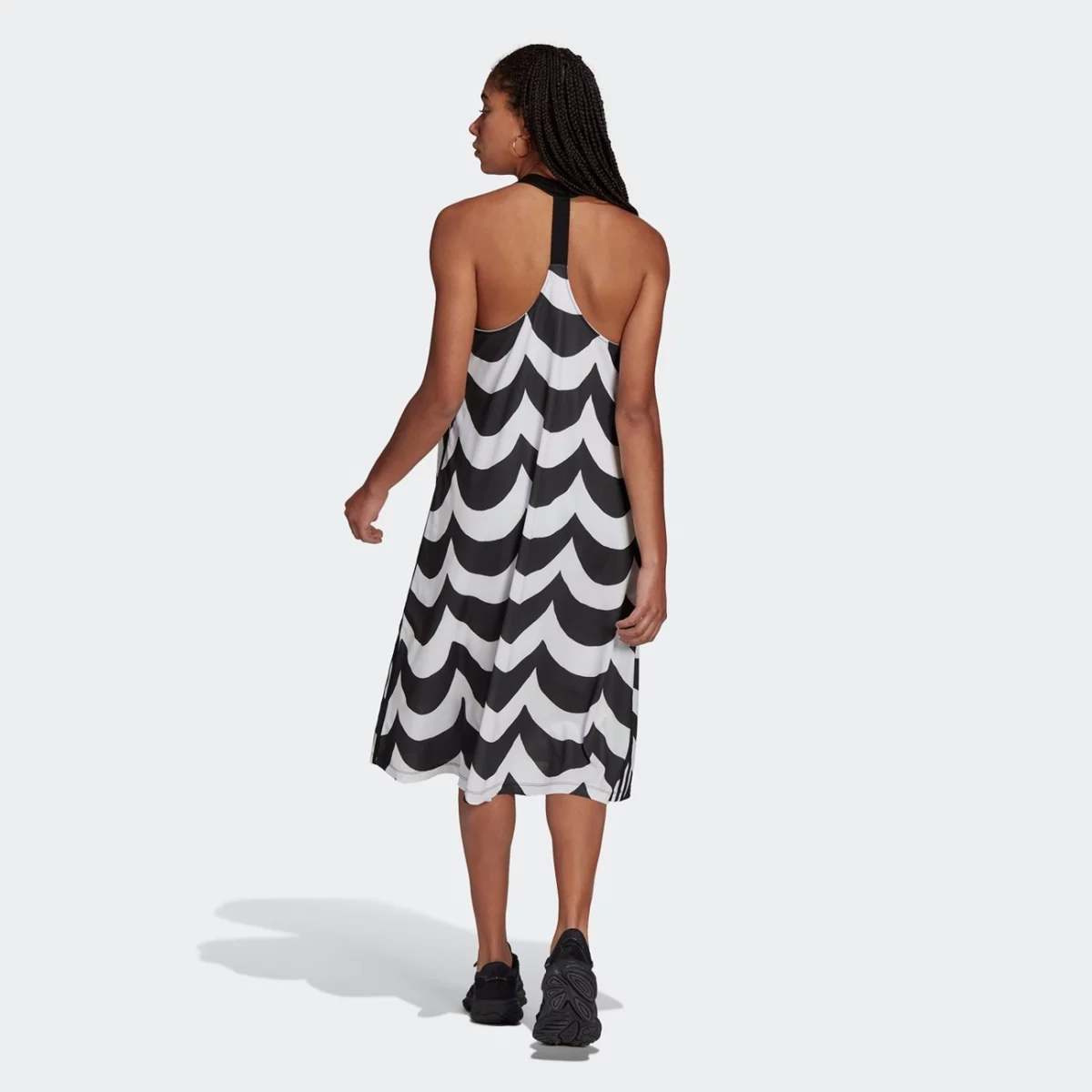 h20489_app_on-model_back_gradient-huge-6657623fa6983