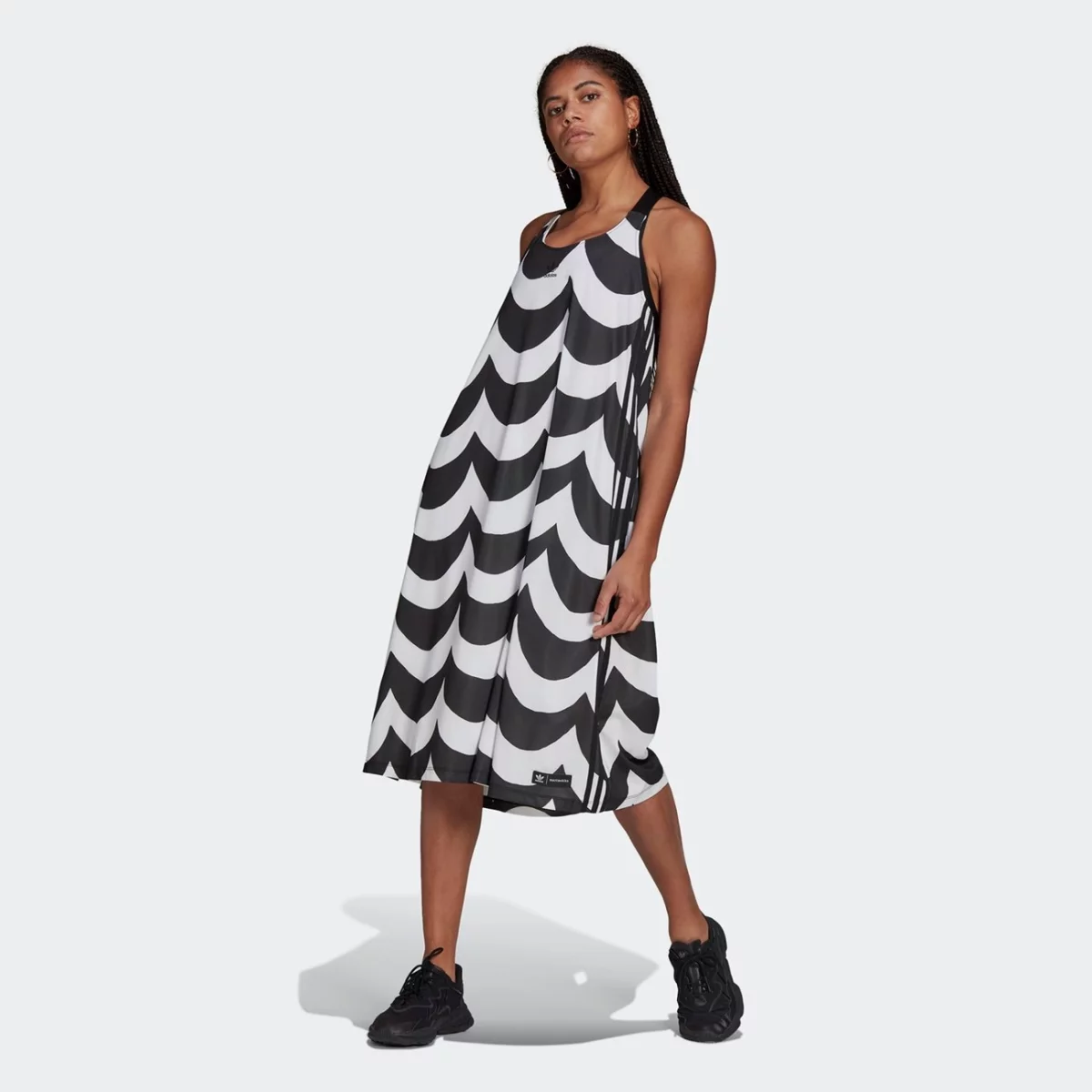 h20489_app_on-model_standard_gradient-huge-6657623ceab0f