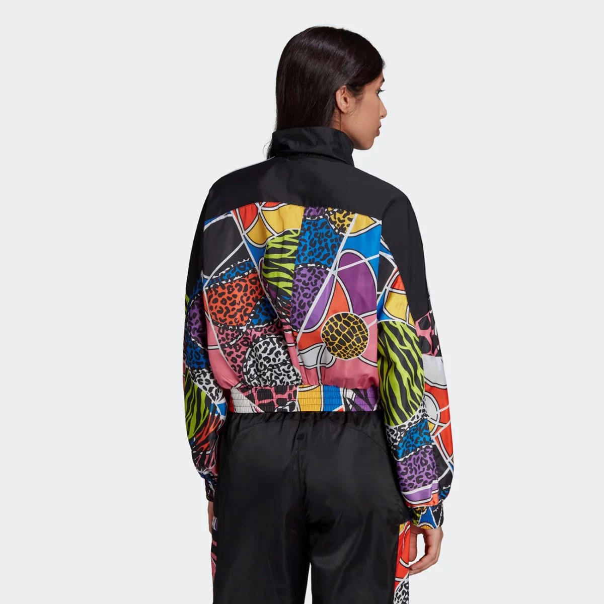 hc4470_app_on-model_back_gradient-huge-665774243571b