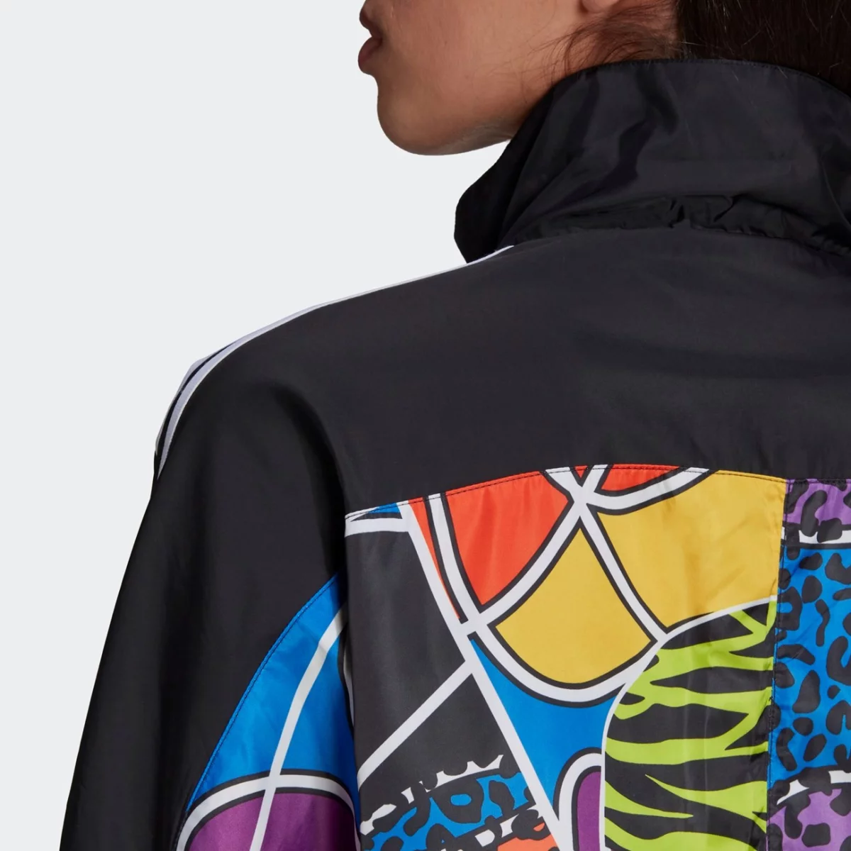 hc4470_app_on-model_detail-2_gradient-huge-6657743f0a165
