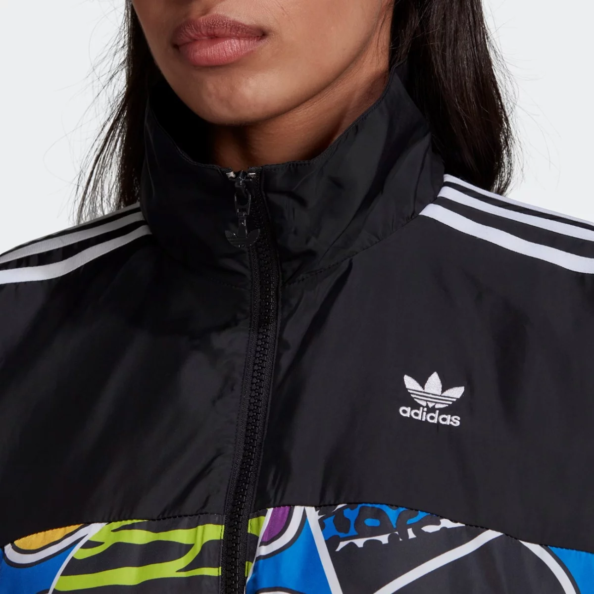 hc4470_app_on-model_detail-3_gradient-huge-66577429586be