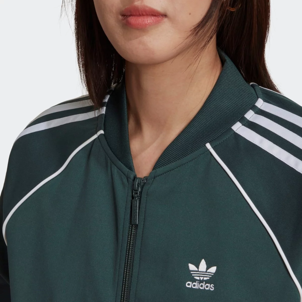 hn5890_8_apparel_on-model_detail-view-2_grey-huge-66579326953e2