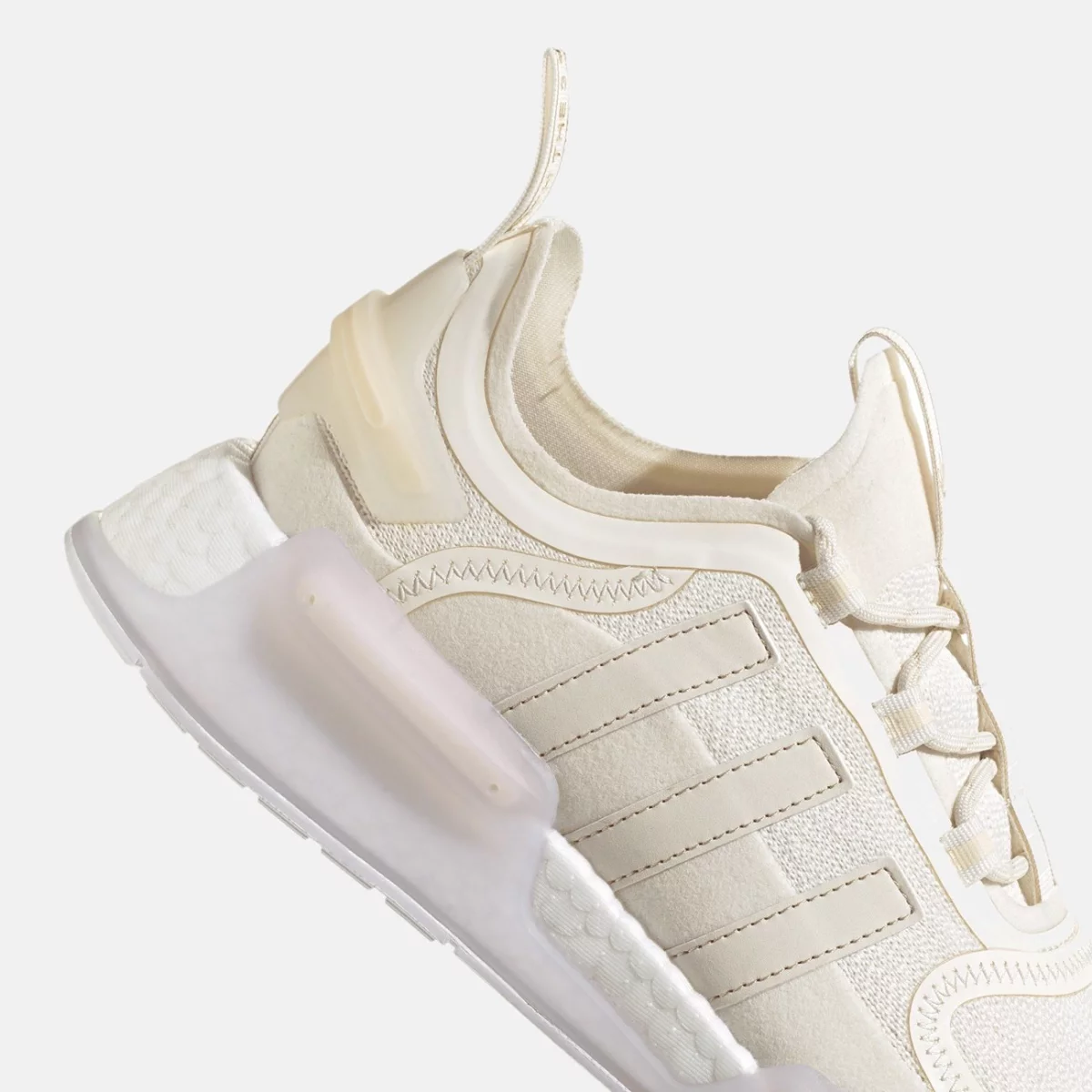 gy6818_9_footwear_photography_detail-view-2_transparent-huge-66581e0b885d2