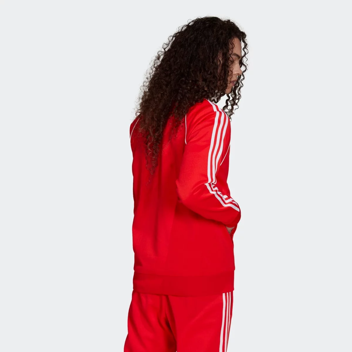 h06711_app_on-model_back_gradient-huge-665762fa7739e