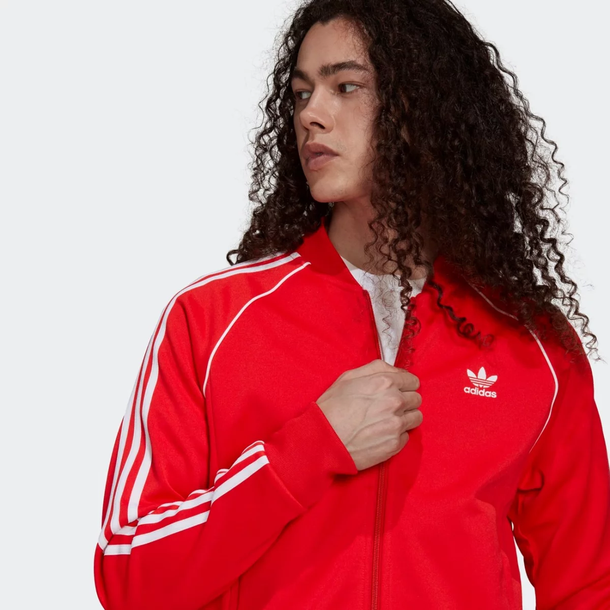 h06711_app_on-model_detail-1_gradient-huge-665762fbe5035
