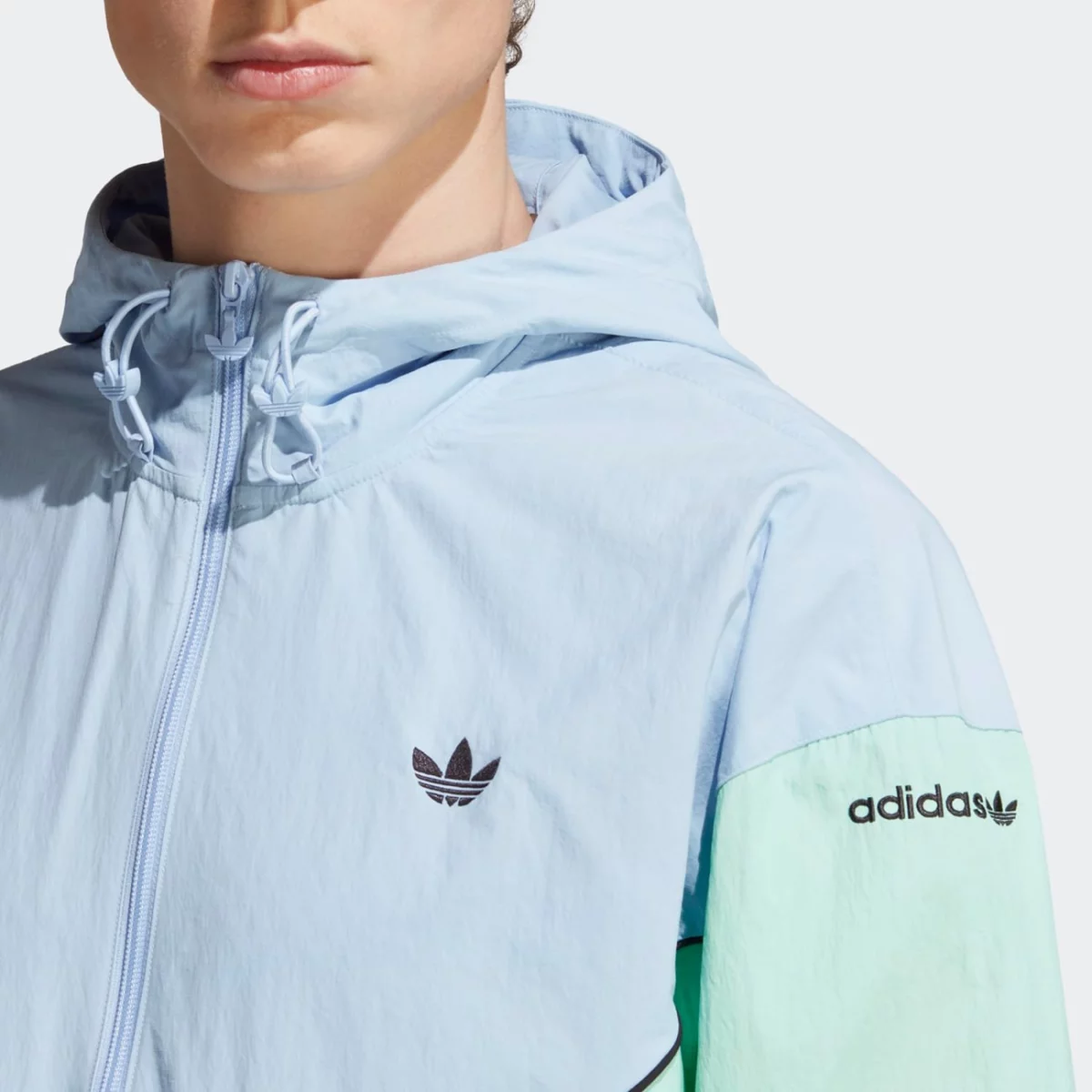 hr8934_7_apparel_on-model_detail-view-1_grey-huge-6657a0db5f0b3