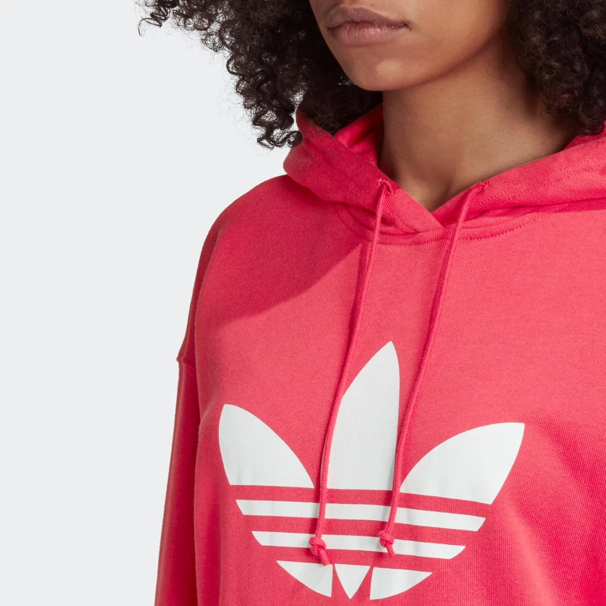 gd2439_app_on-model_detail-1_gradient-huge-665749a619cb2