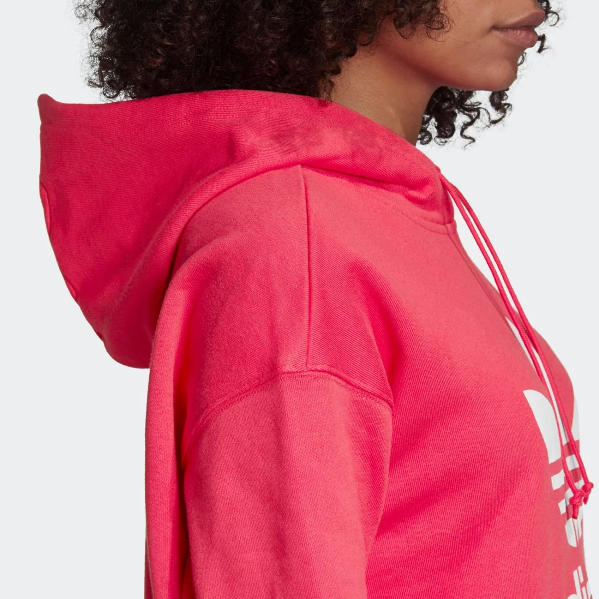 gd2439_app_on-model_detail-3_gradient-huge-665749aa0bb00
