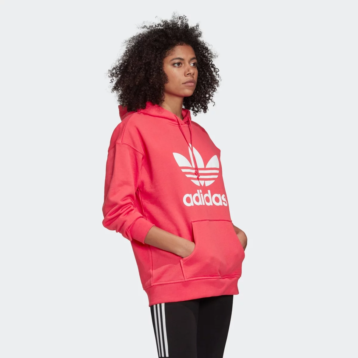 gd2439_app_on-model_walking_gradient-huge-665749a3c9e6e