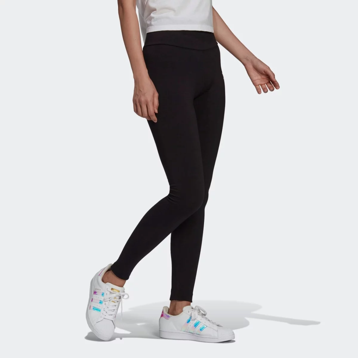 hd2352_6_apparel_on-model_walking-view_grey-huge-6657942acaa3b