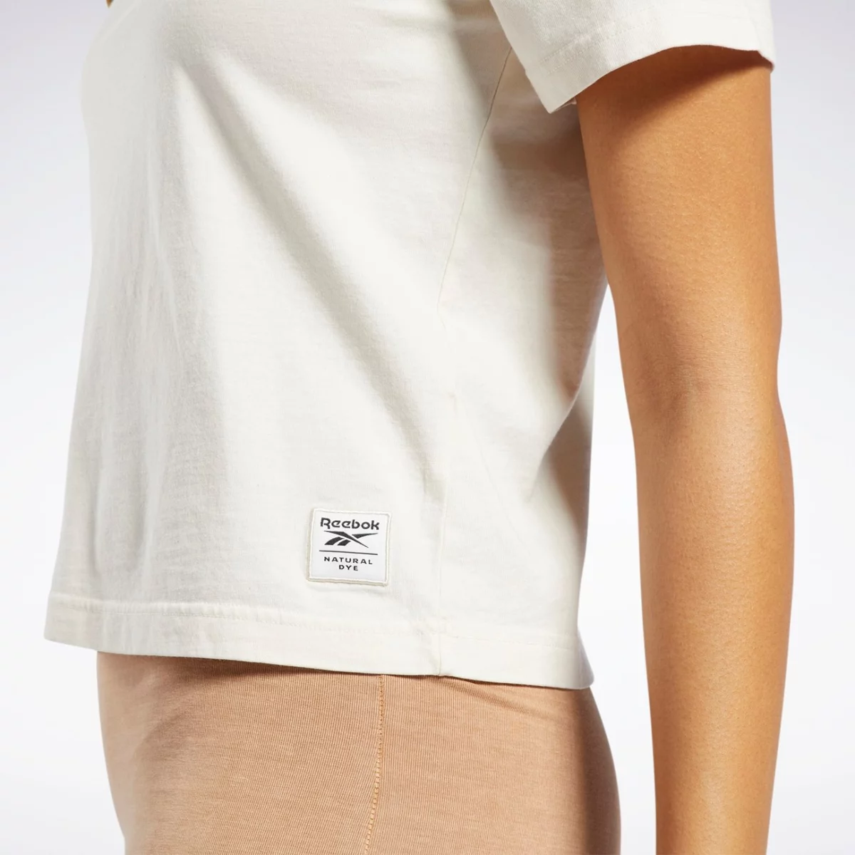 gr0394_app_on-model_detail-1_gradient-huge-6657669475387