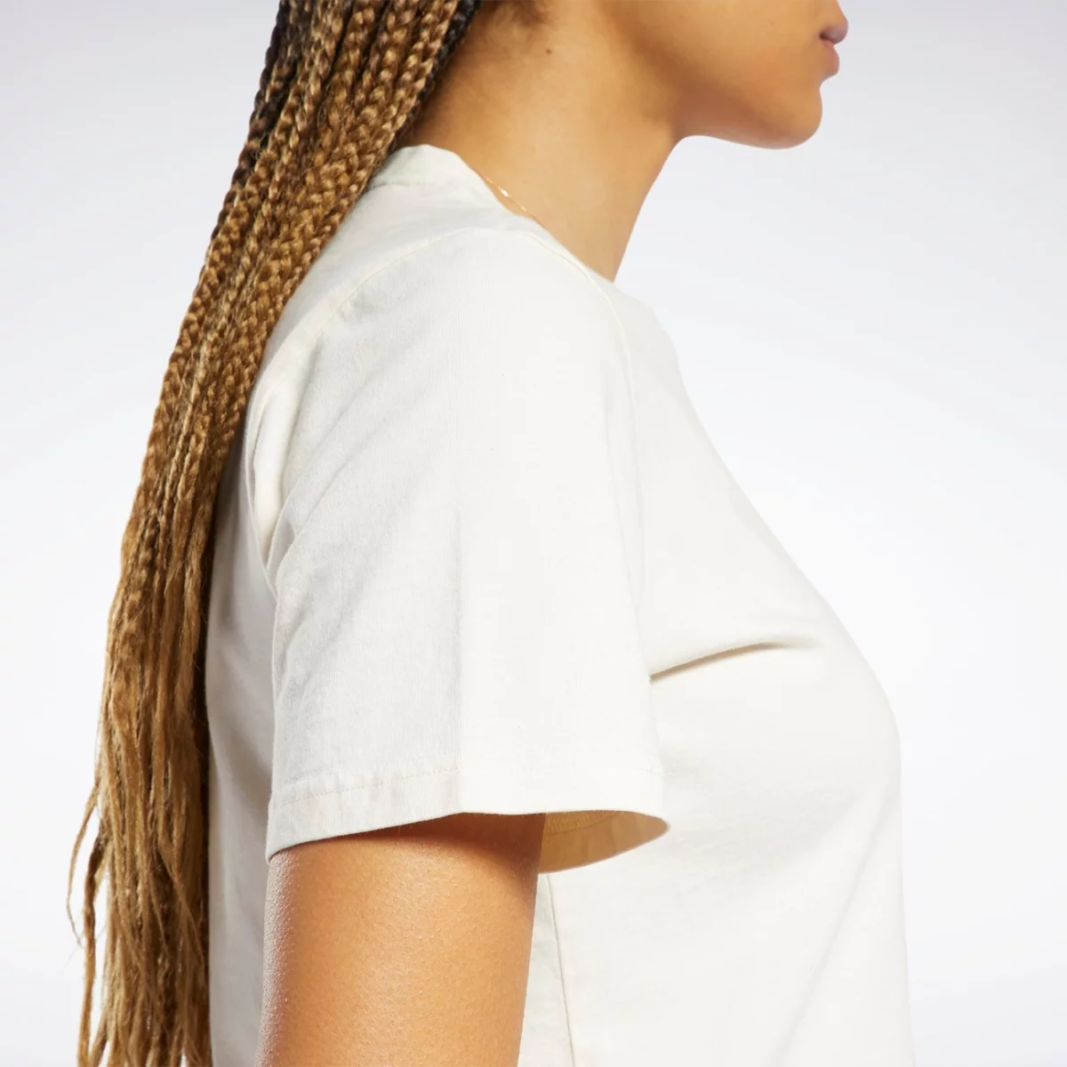 gr0394_app_on-model_detail-2_gradient-huge-66576692736ef