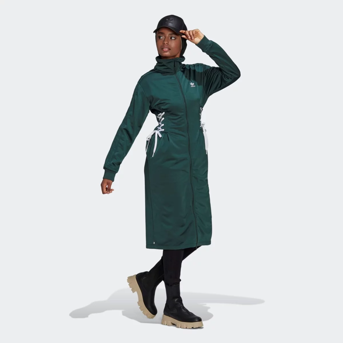 hk5076_6_apparel_on-model_walking-view_grey-huge-665794d0dba66