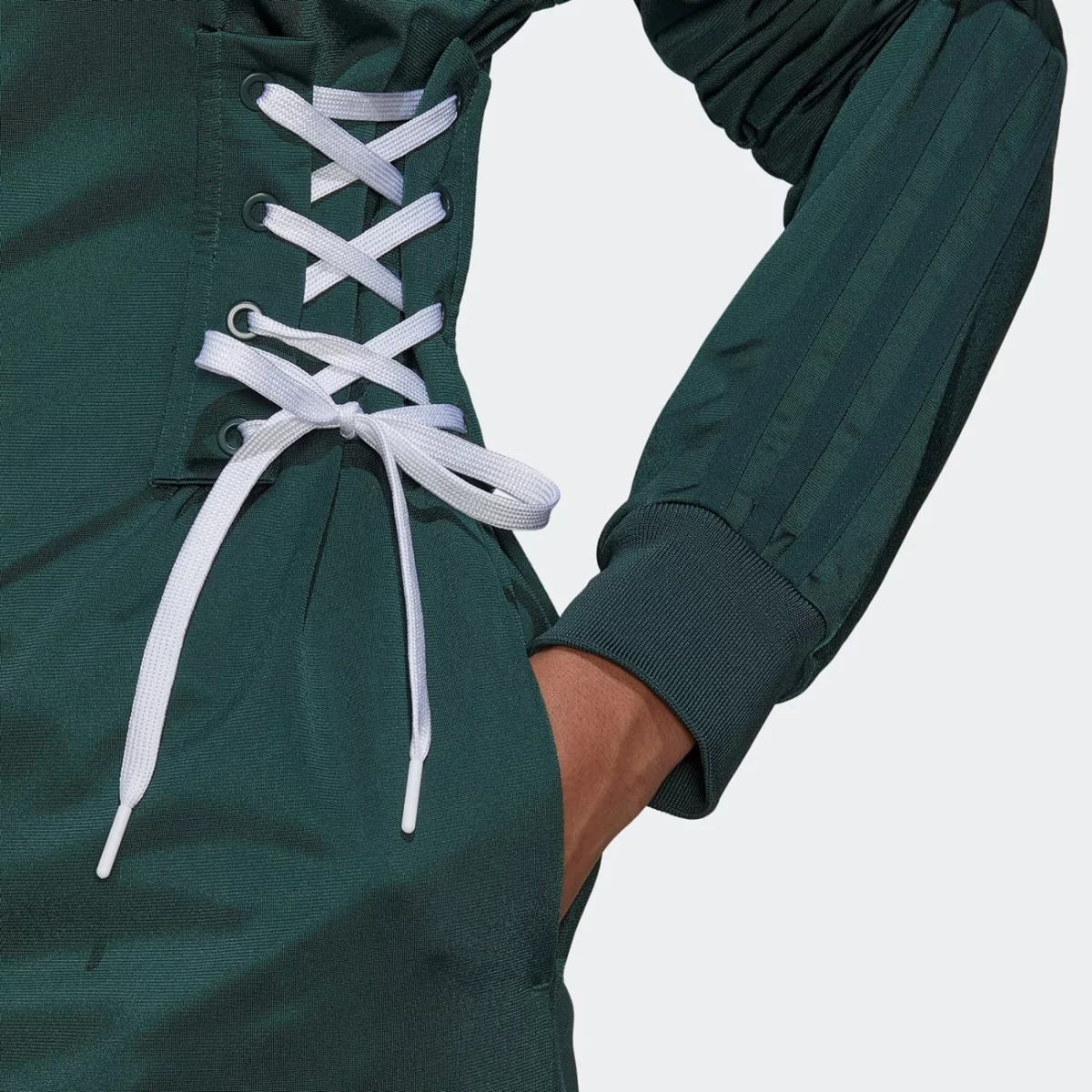 hk5076_8_apparel_on-model_detail-view-2_grey-huge-665794d234b4a