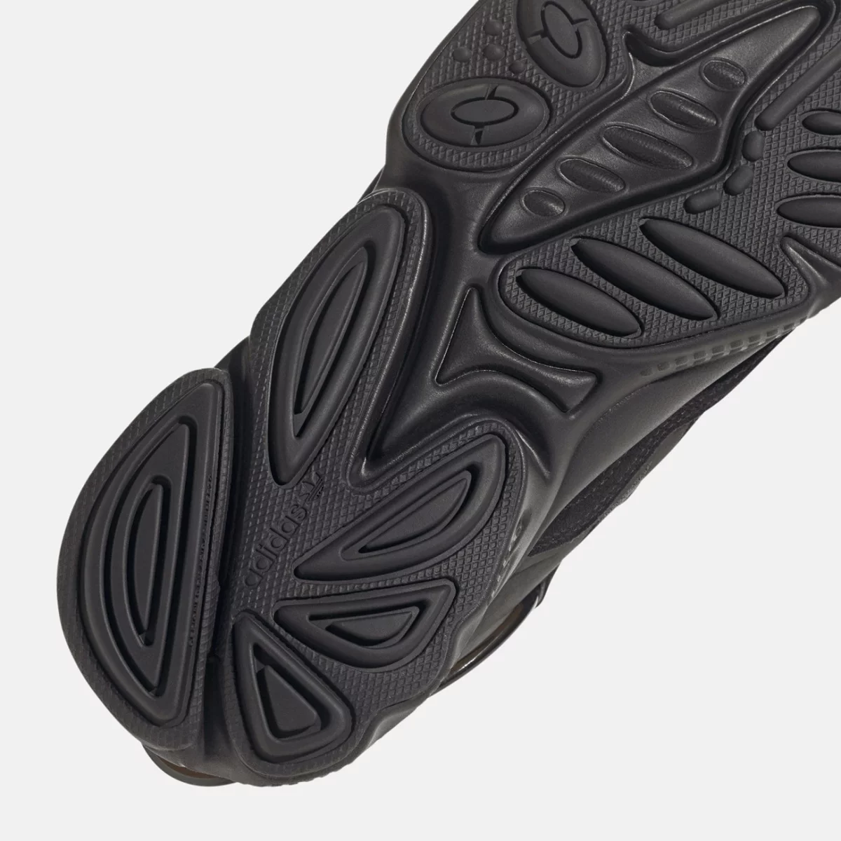gy9425_8_footwear_photography_detail-view-1_transparent-huge-665842227b3dd