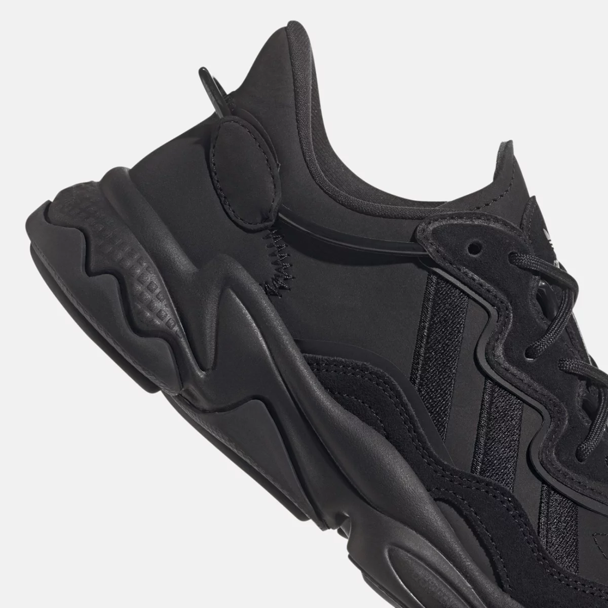 gy9425_9_footwear_photography_detail-view-2_transparent-huge-66584220867a6