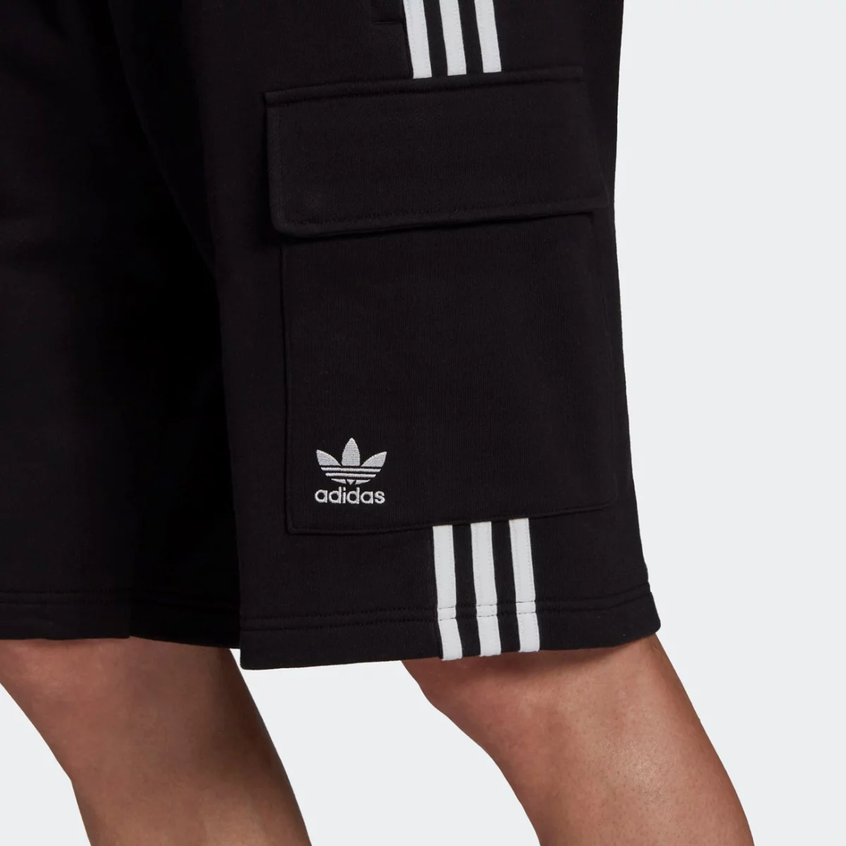 hb9542_app_on-model_detail-2_gradient-huge-66577a6dde40c