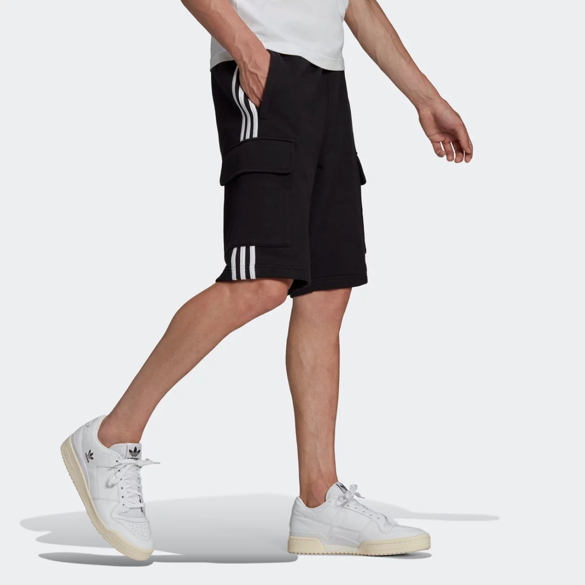 hb9542_app_on-model_walking_gradient-huge-66577a6c827dc