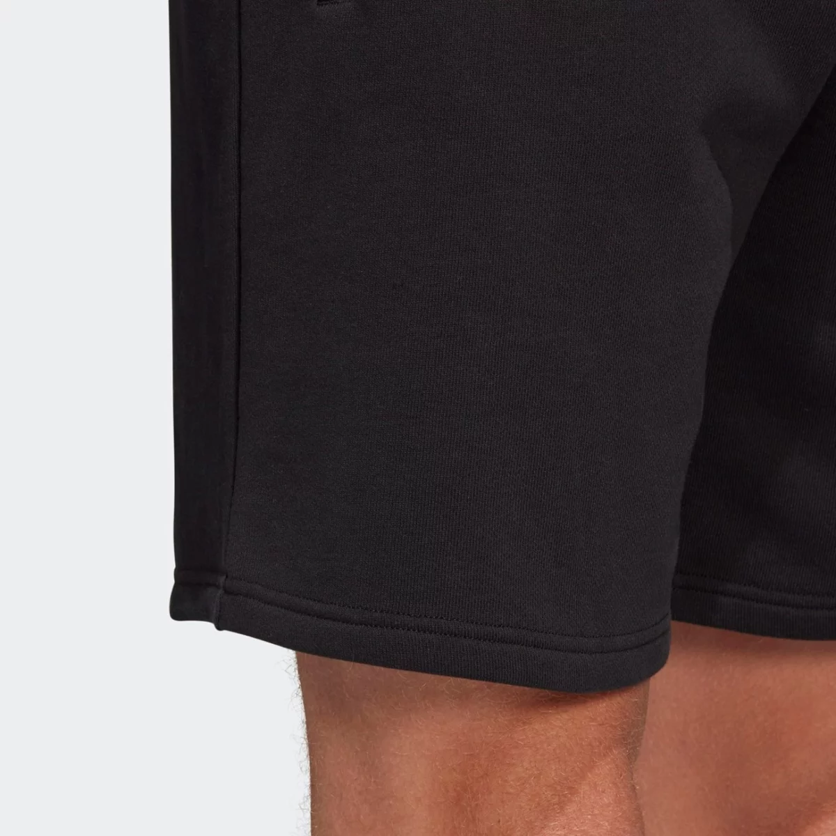 fr7977_app_on-model_detail-3_gradient-huge-665755c32a588