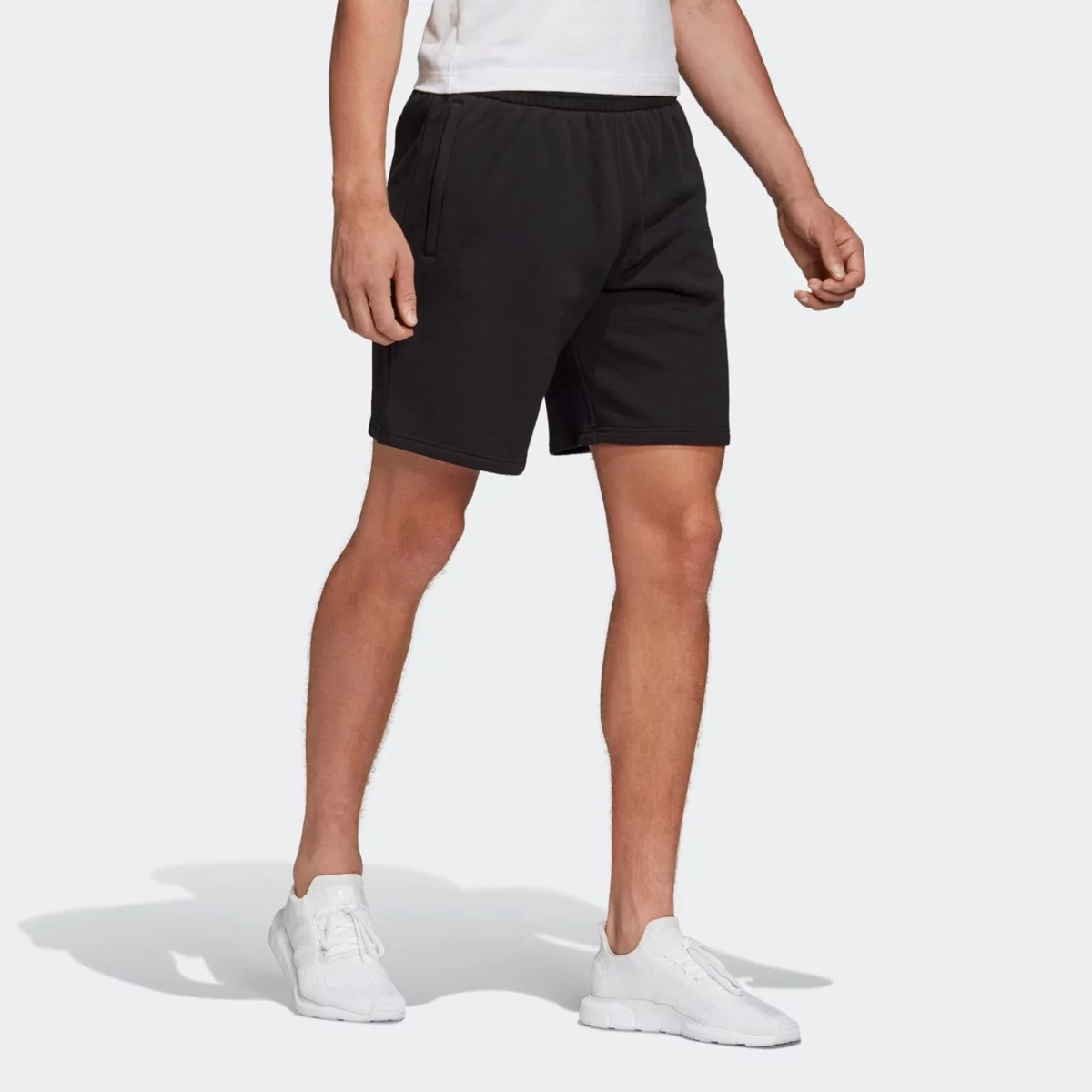 fr7977_app_on-model_walking_gradient-huge-665755cdb7441