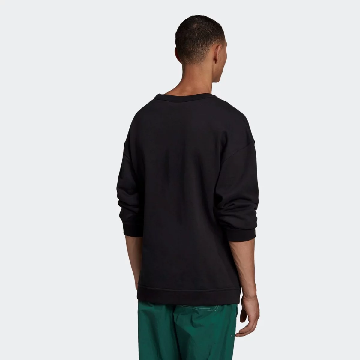 gn3293_app_on-model_back_gradient-huge-6657563bb23e6