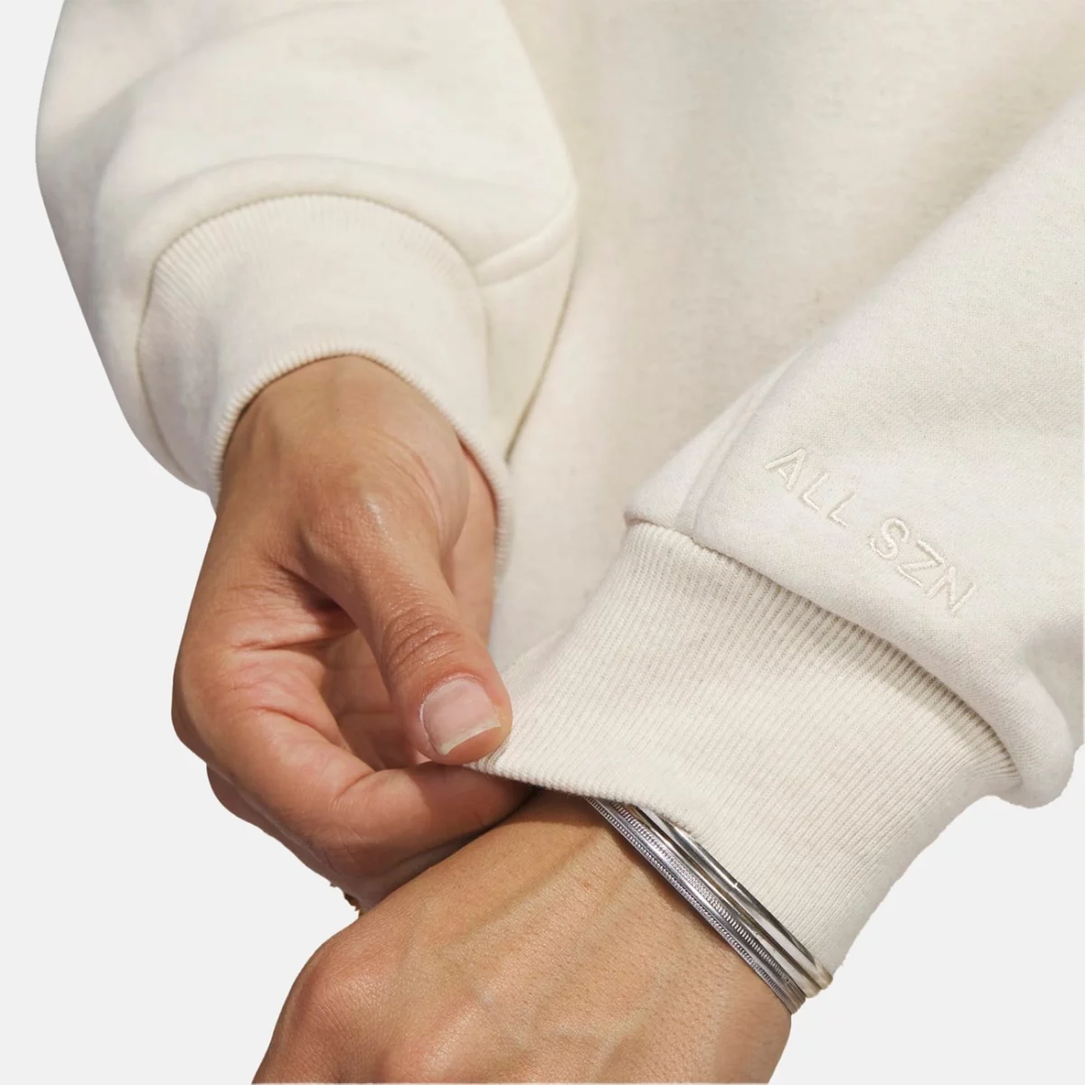 ic6485_8_apparel_on-model_detail-view-2_grey-huge-6657a092decb7