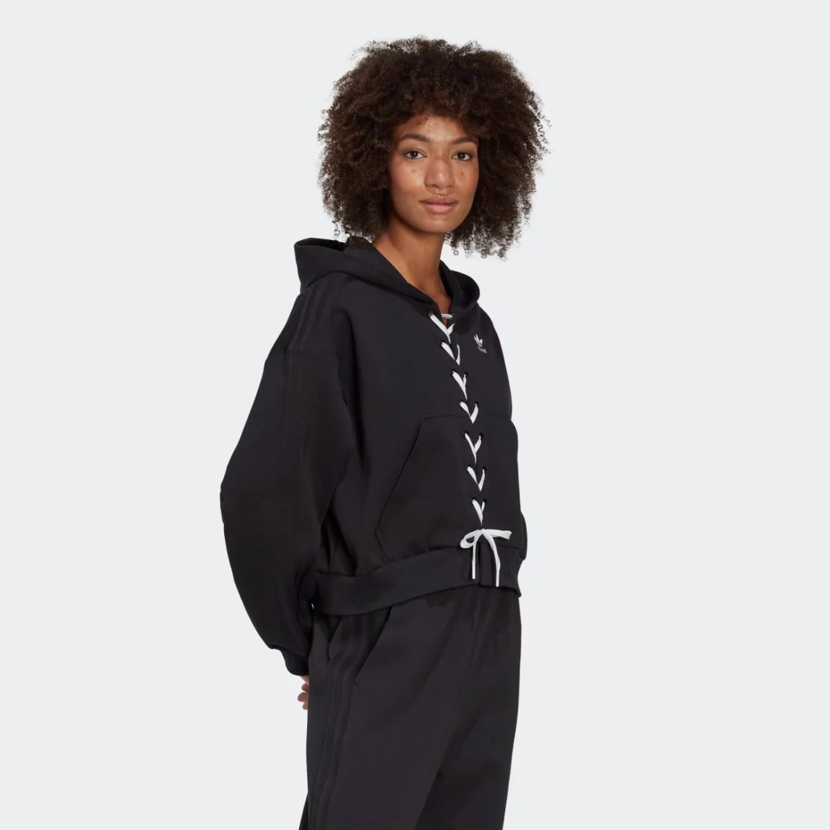 hk5057_6_apparel_on-model_walking-view_grey-huge-6657950071df1