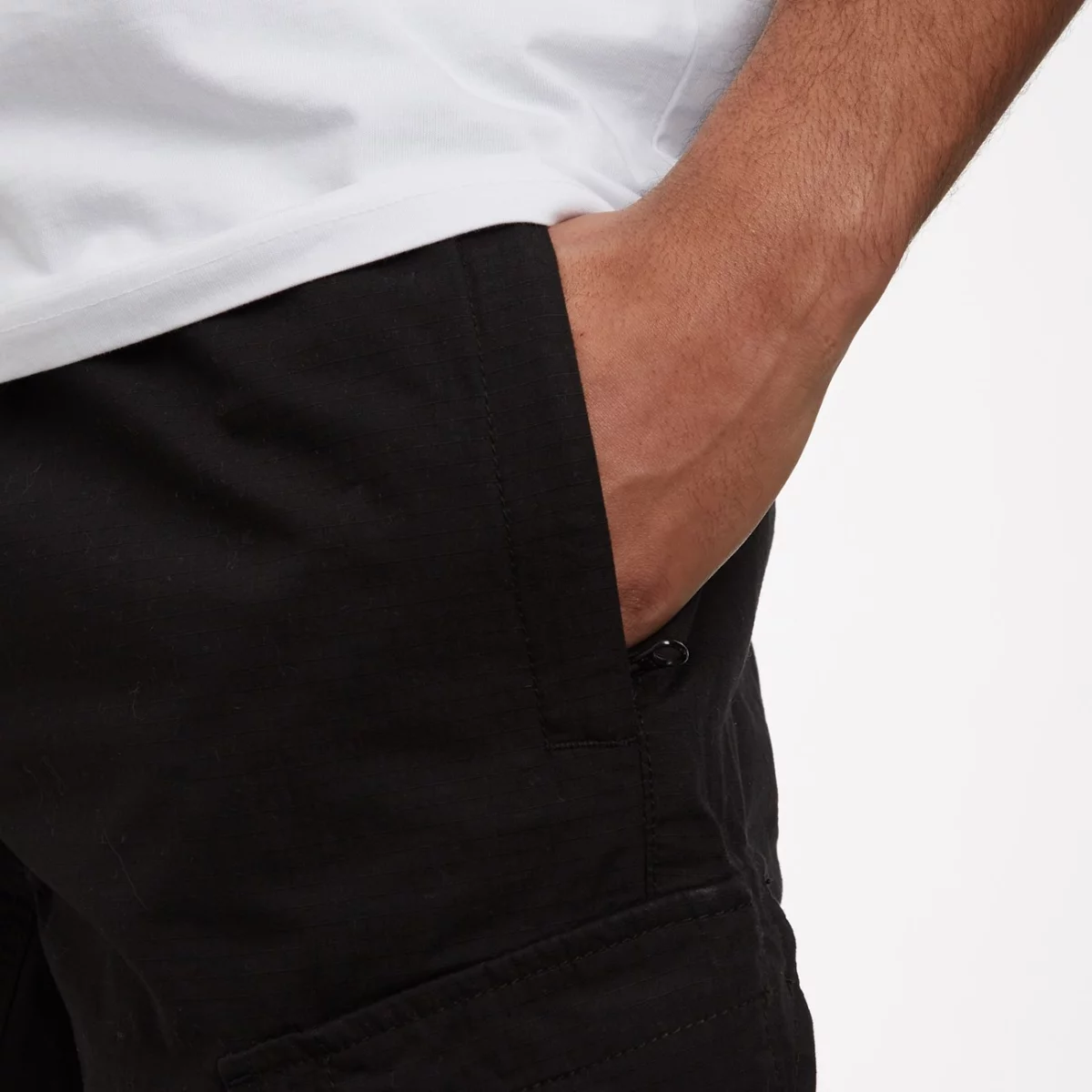 ss22_stss22_13_bavaro_black_detail-1-huge-6657909b135e4
